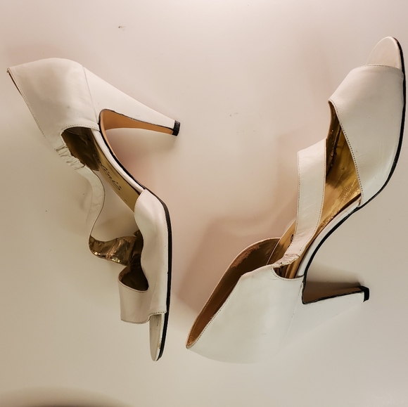 Vintage Glam 70s Open Toed Heels with Angular Strap - Picture 8 of 15